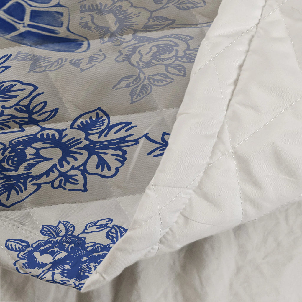 Animal Lovers Vintage Toile De Jouy - Custom Quilt Set